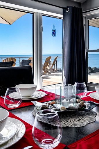 Cottages (Canada, Kingsville, Ontario)