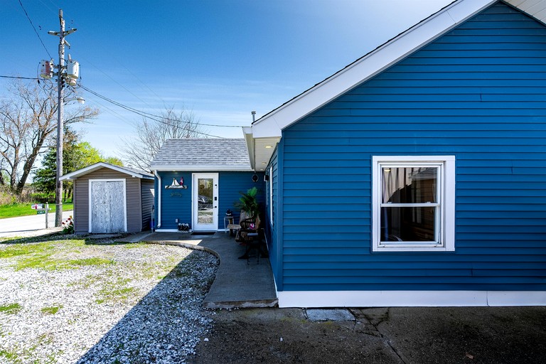 Cottages (Canada, Kingsville, Ontario)