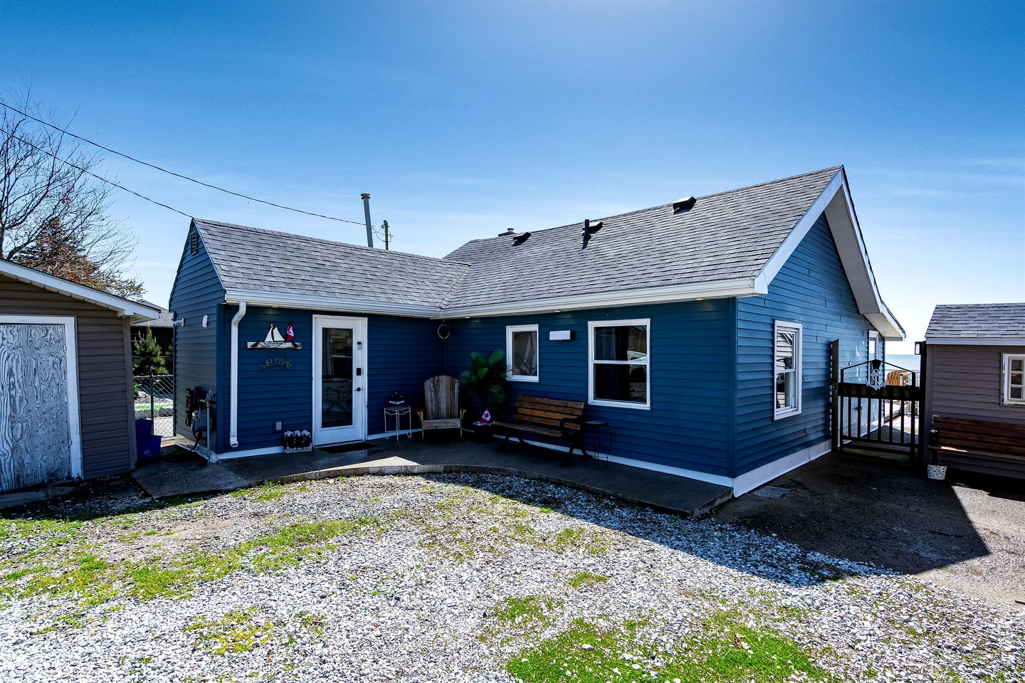 Charming Cottage on Lake Erie for an Unforgettable Kingsville Getaway in Ontario