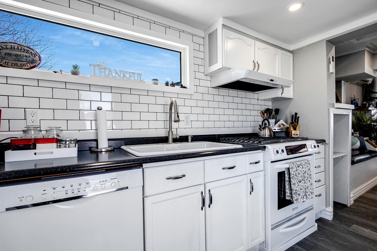 Cottages (Canada, Kingsville, Ontario)