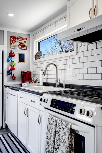 Cottages (Canada, Kingsville, Ontario)