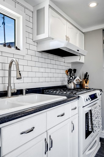 Cottages (Canada, Kingsville, Ontario)