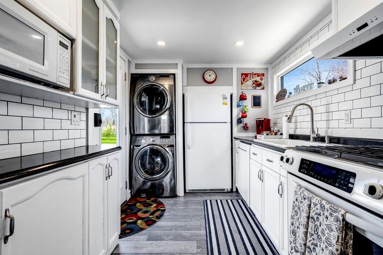 Cottages (Canada, Kingsville, Ontario)