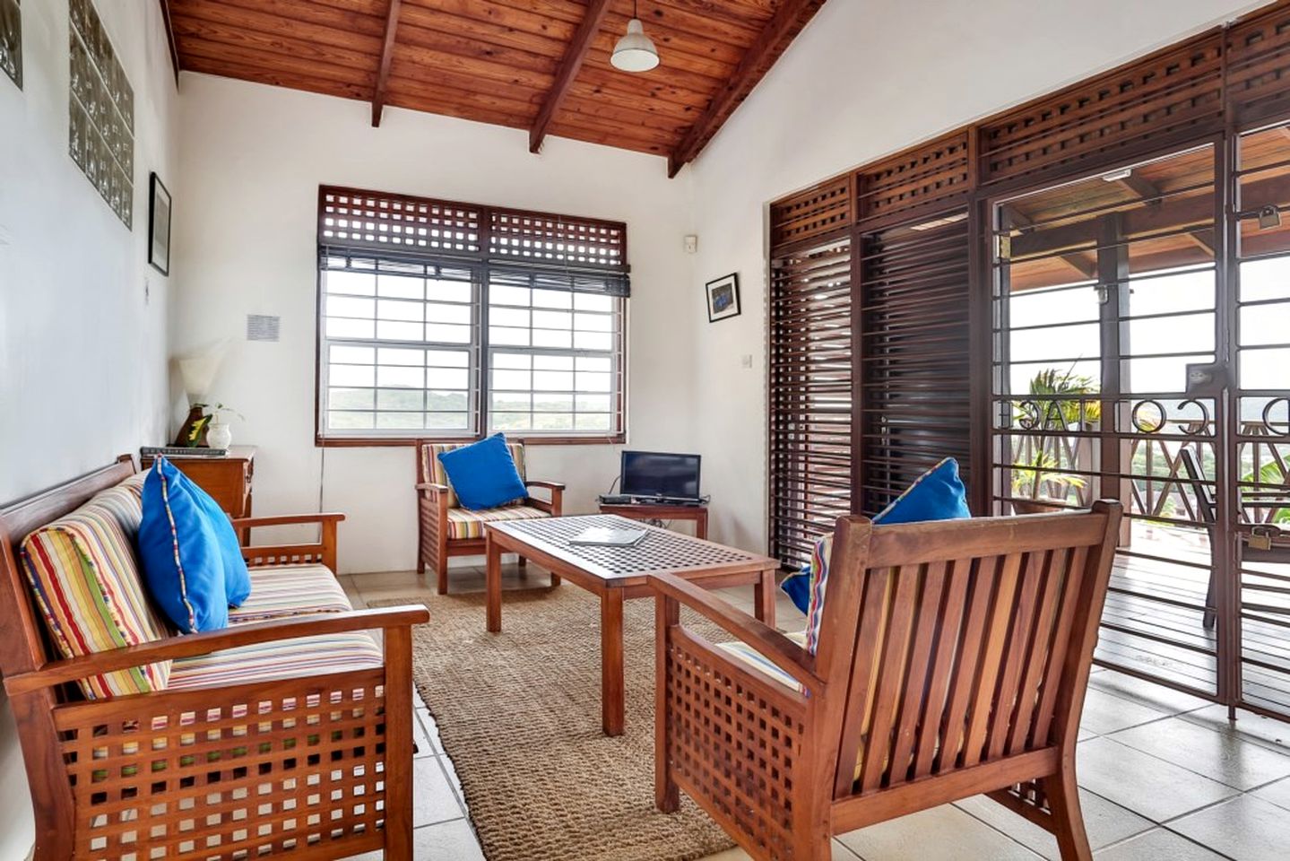 Charming Cottage with Pool Amazing for a Romantic Getaway in Corinth, Gros Islet