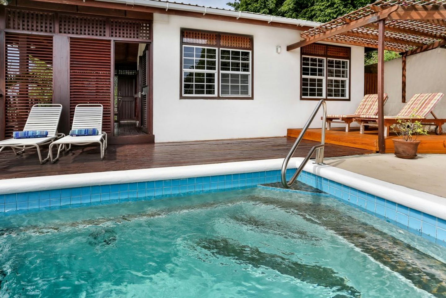 Charming Cottage with Pool Amazing for a Romantic Getaway in Corinth, Gros Islet