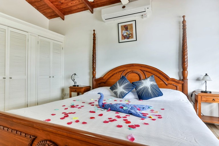 Cottages (Saint Lucia, Corinth, Gros Islet)