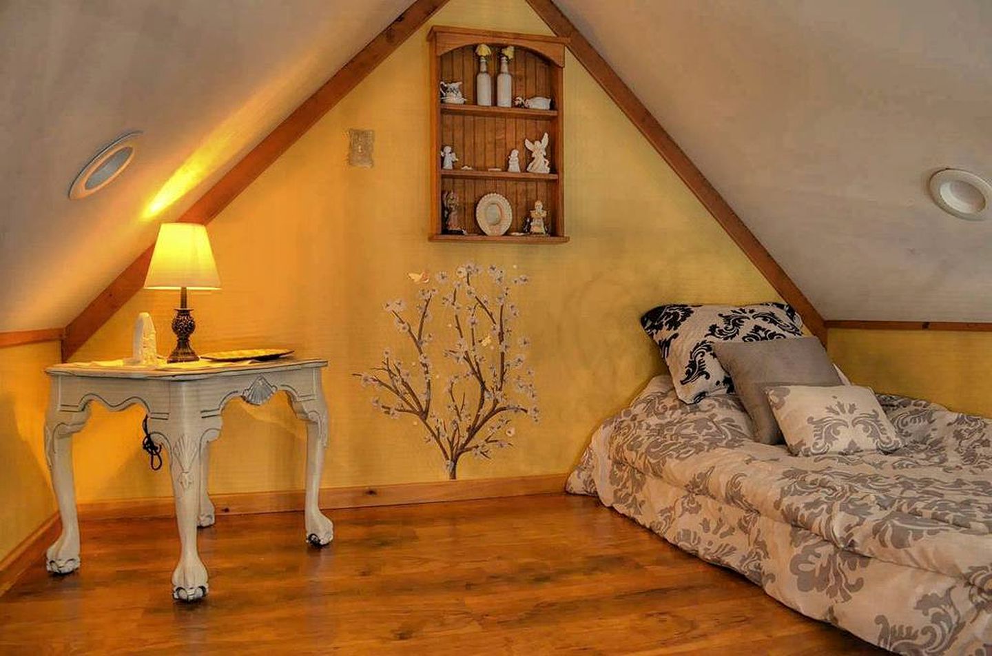 Charming Cottage Rental on a Bed and Breakfast near Downtown Fredericksburg, Texas