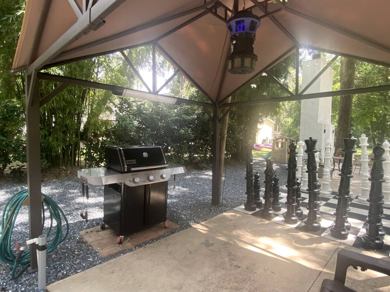 Charming Cottage Surrounded by Trees in Dunnellon, Florida