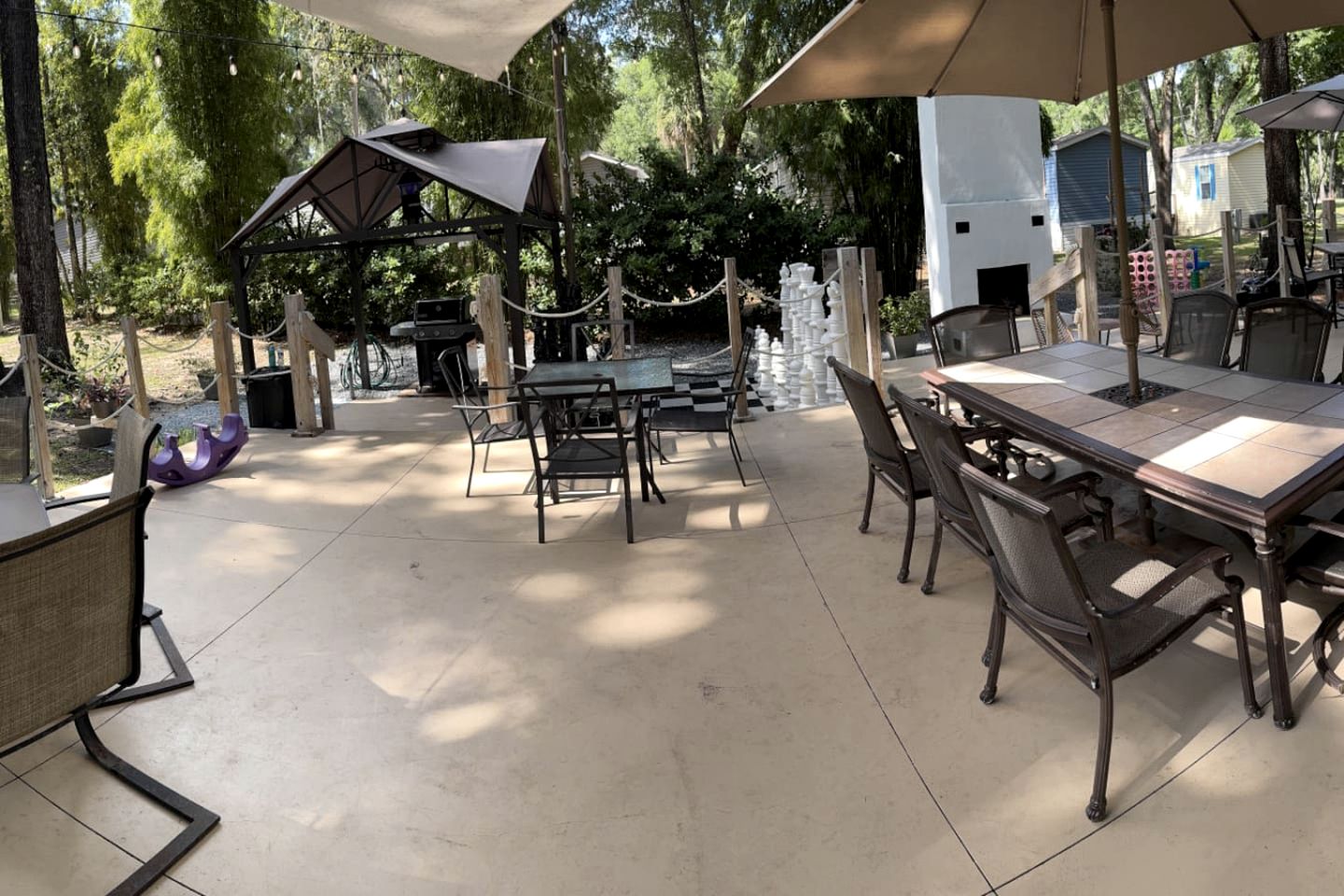 Charming Cottage Surrounded by Trees in Dunnellon, Florida