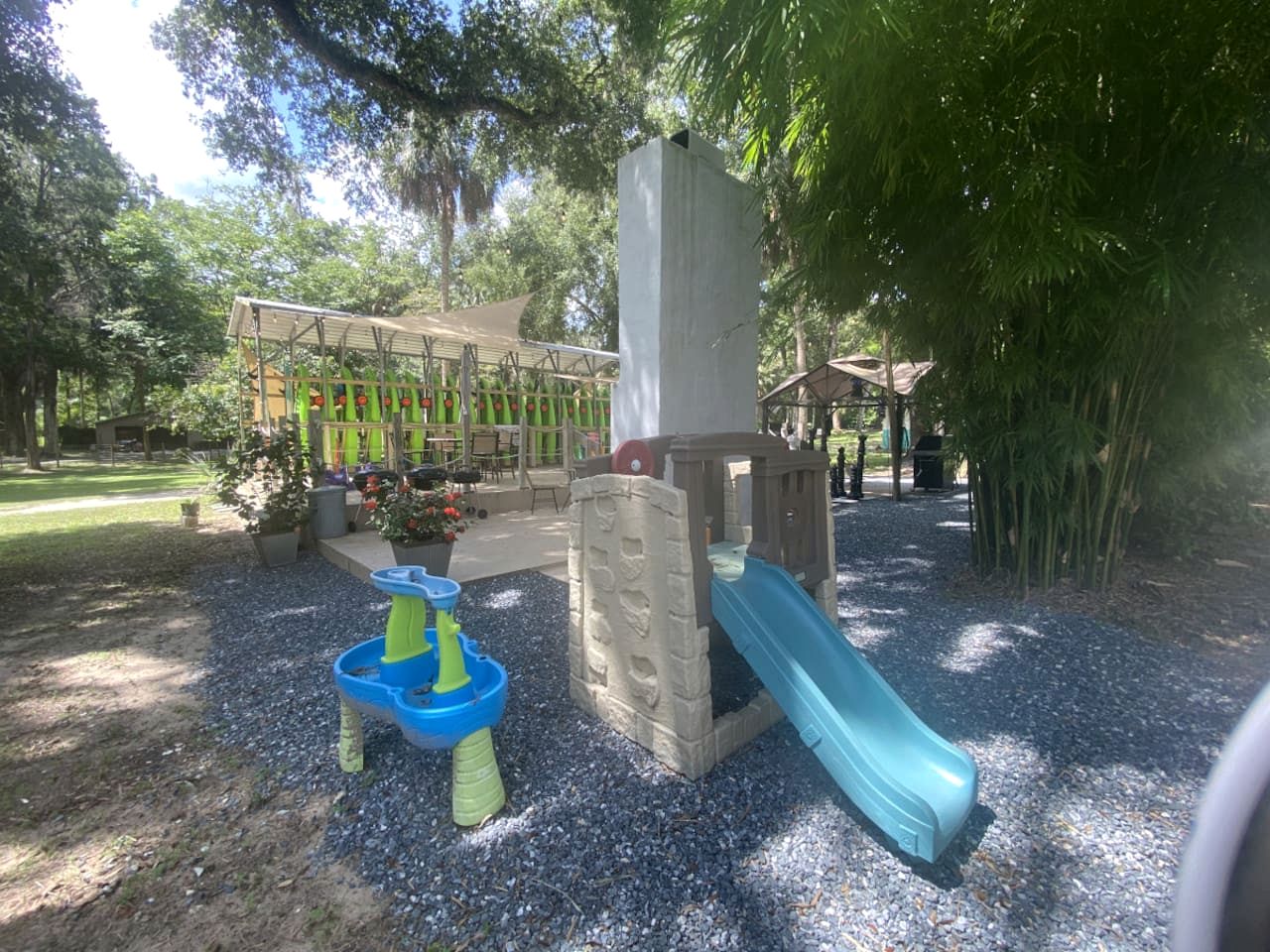 Charming Cottage Surrounded by Trees in Dunnellon, Florida