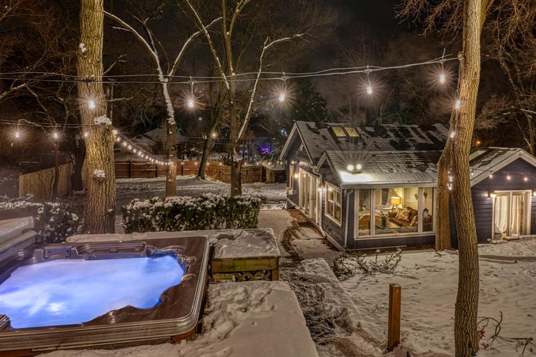 Cabins (United States of America, Gary, Indiana)