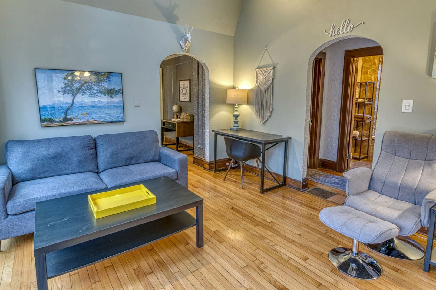 Charming Cozy Cabin with Hot-tub in Gary, Indiana