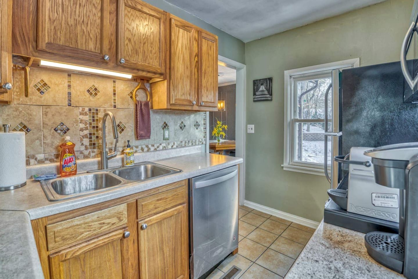 Charming Cozy Cabin with Hot-tub in Gary, Indiana