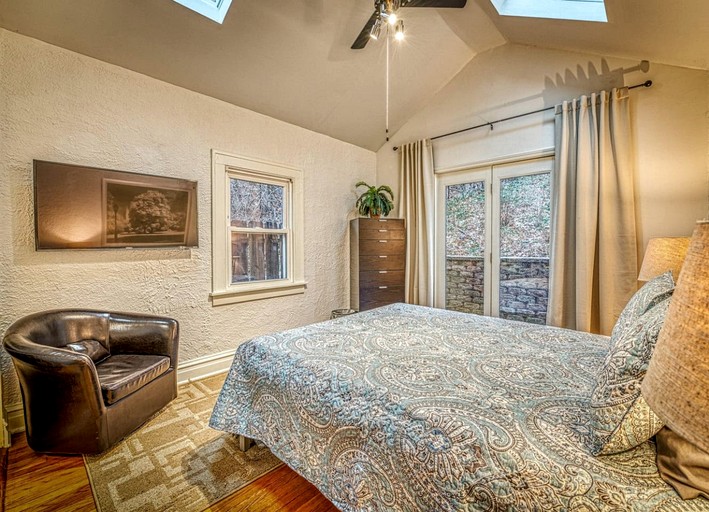 Cabins (United States of America, Gary, Indiana)