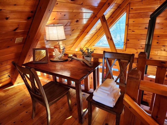 Log Cabins (United States of America, Volant, Pennsylvania)