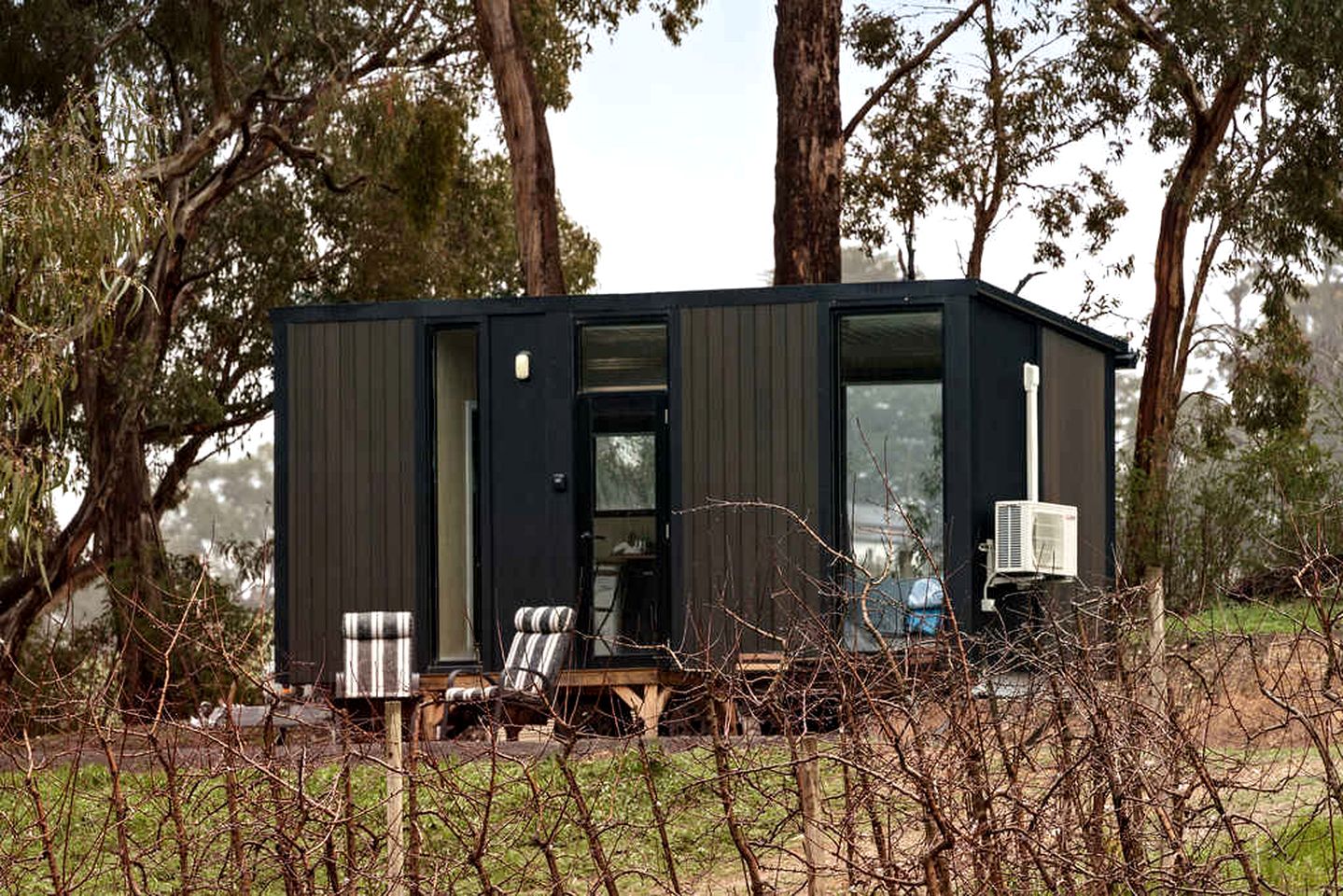 Charming Farm Stay Tiny Home with Apple Orchard & Dam Views near Adelaide in Lenswood, South Australia
