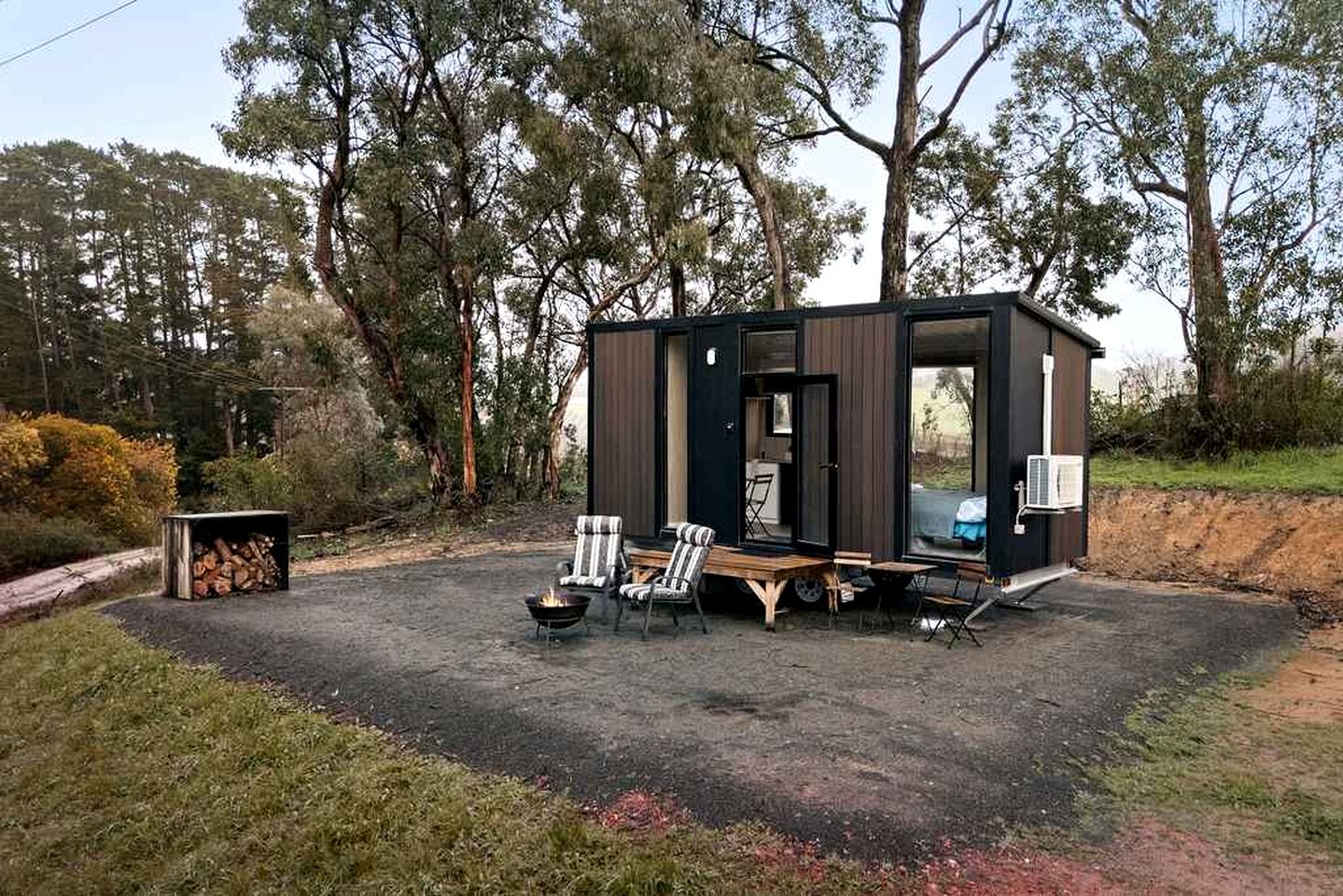 Charming Farm Stay Tiny Home with Apple Orchard & Dam Views near Adelaide in Lenswood, South Australia