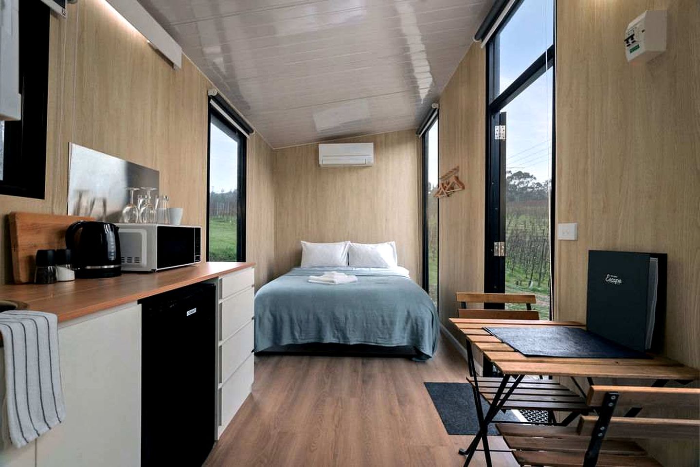 Charming Farm Stay Tiny Home with Apple Orchard & Dam Views near Adelaide in Lenswood, South Australia