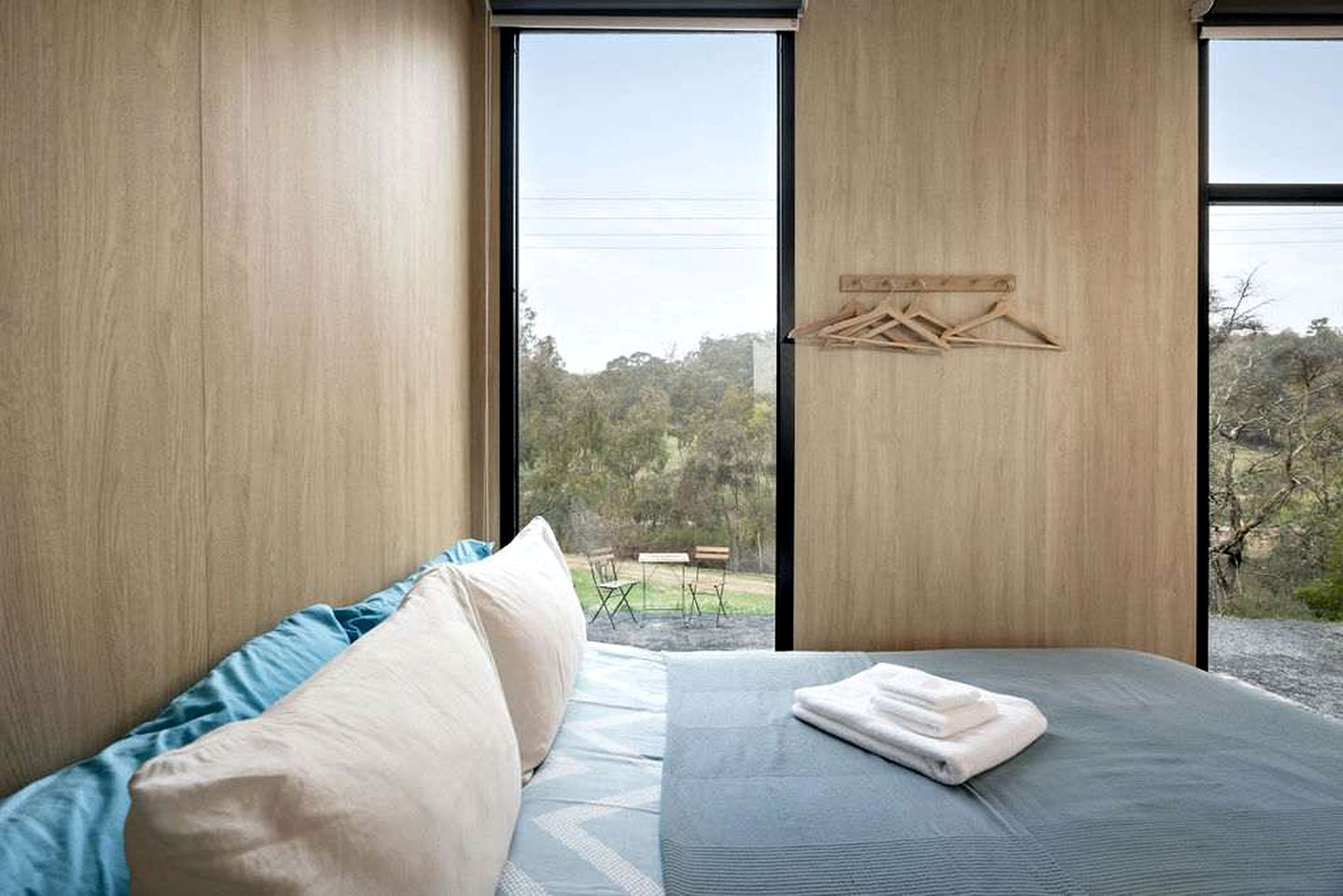 Charming Farm Stay Tiny Home with Apple Orchard & Dam Views near Adelaide in Lenswood, South Australia