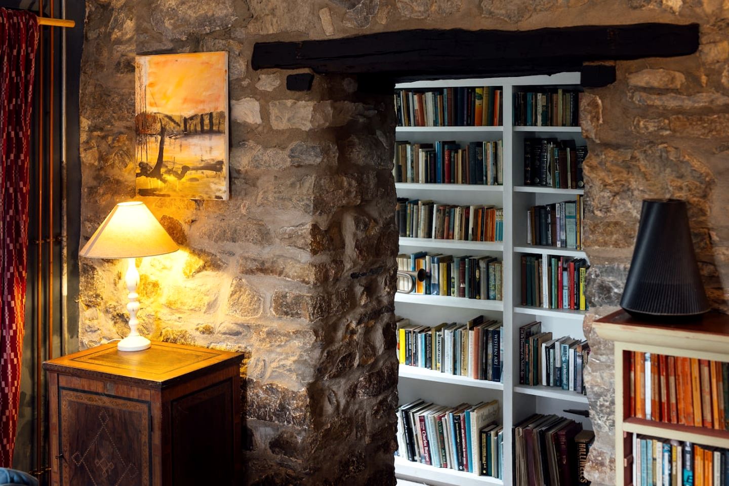 Charming Luxurious Cottage with Spectacular Interior and Beautiful Countryside Views in UK