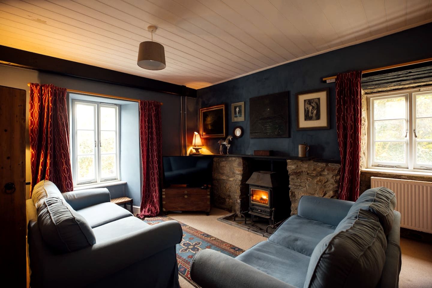 Charming Luxurious Cottage with Spectacular Interior and Beautiful Countryside Views in UK