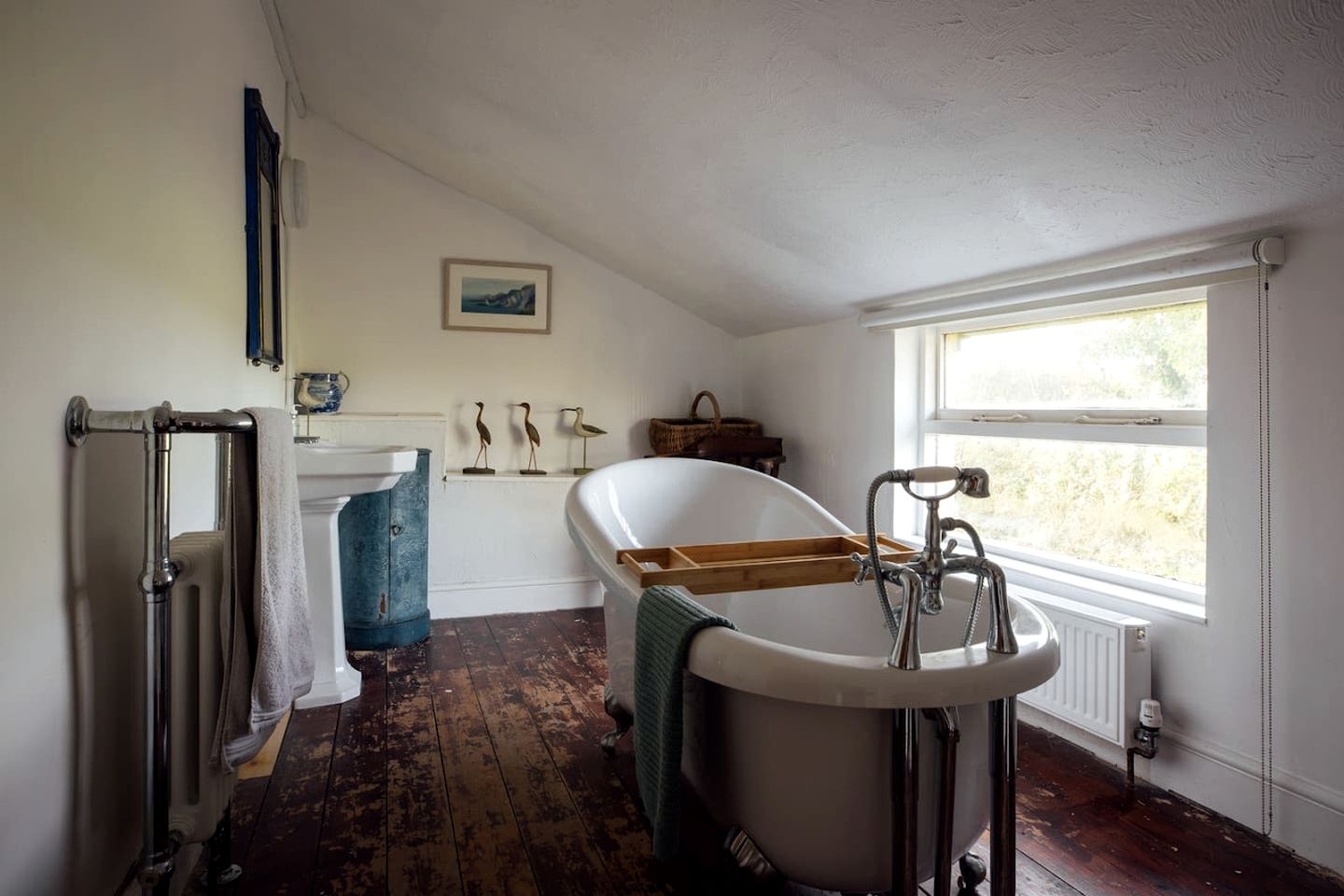 Charming Luxurious Cottage with Spectacular Interior and Beautiful Countryside Views in UK