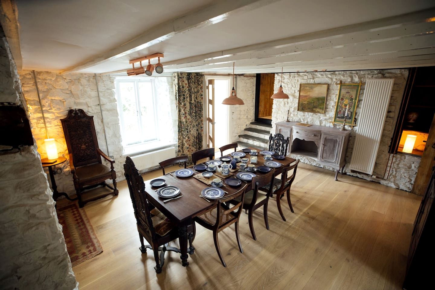 Charming Luxurious Cottage with Spectacular Interior and Beautiful Countryside Views in UK