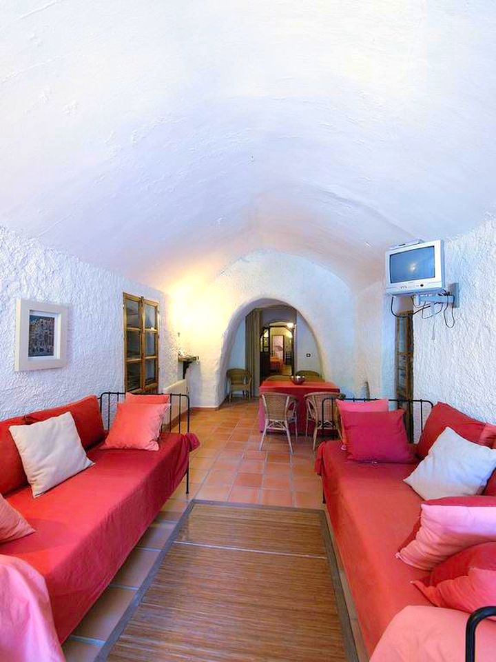 Charming and Family-Friendly Cave near Granada, Spain