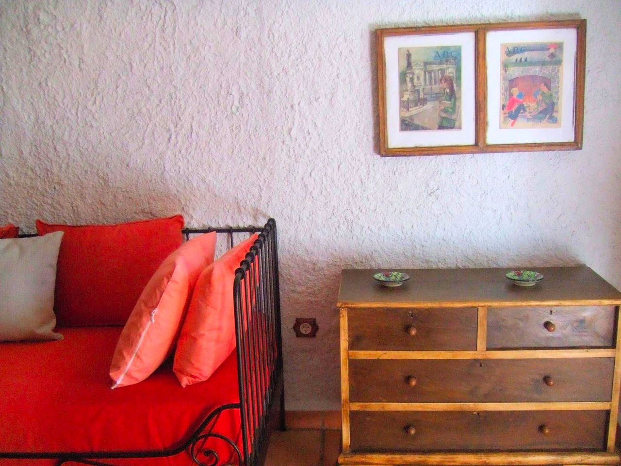 Charming and Family-Friendly Cave near Granada, Spain