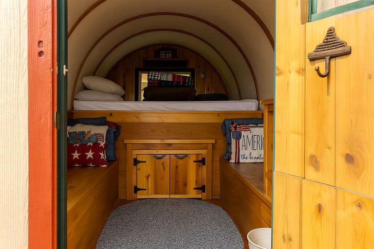 Caravans (United States of America, Tetonia, Idaho)