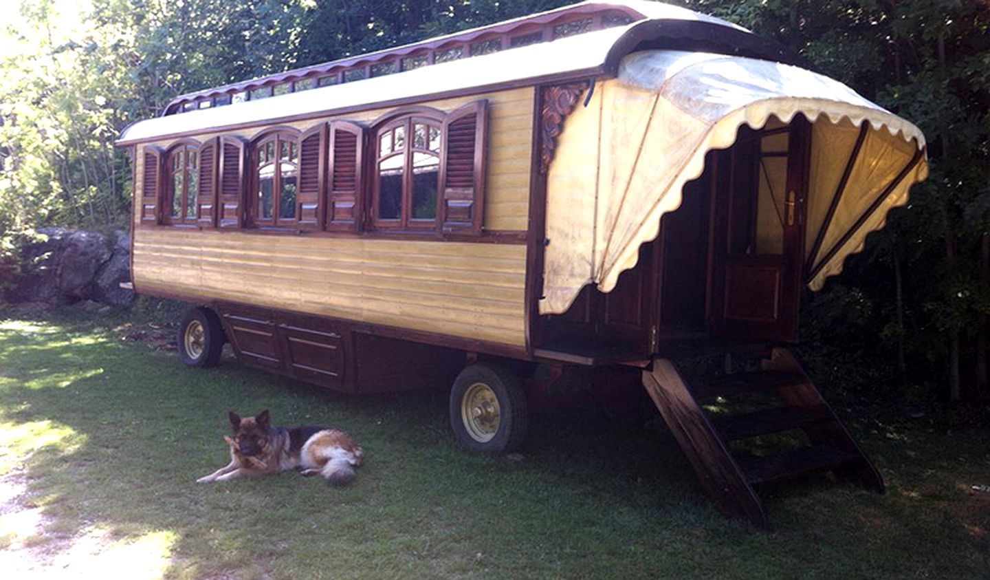 Charming Gypsy Caravan Rentals in Countryside near Valence, France