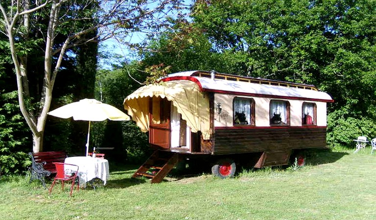 Caravans (Ajoux, Auvergne-Rhône-Alpes, France)