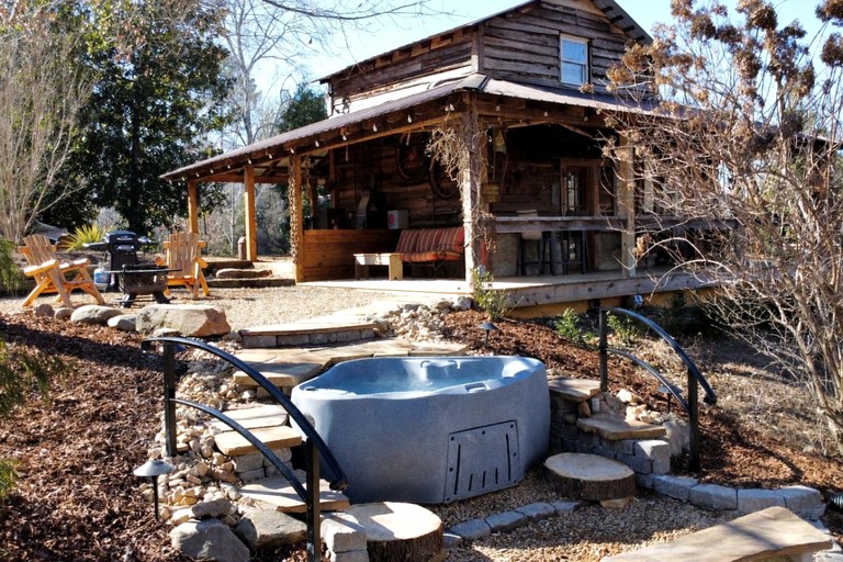 Historic Restored Tobacco Barn Retreat with Private Hot Tub near Pilot Mountain in Tobaccoville, North Carolina