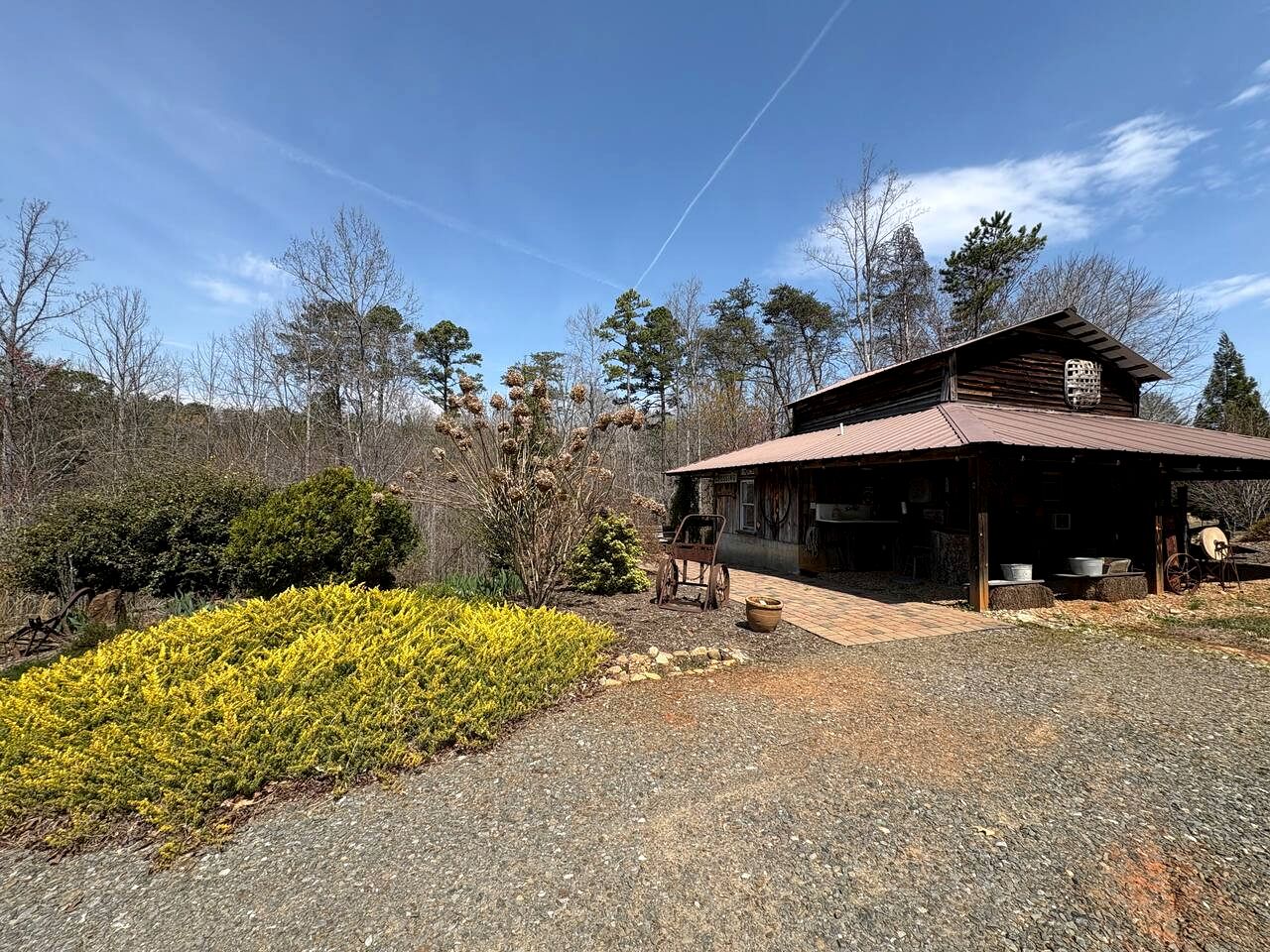 Historic Restored Tobacco Barn Retreat with Private Hot Tub near Pilot Mountain in Tobaccoville, North Carolina