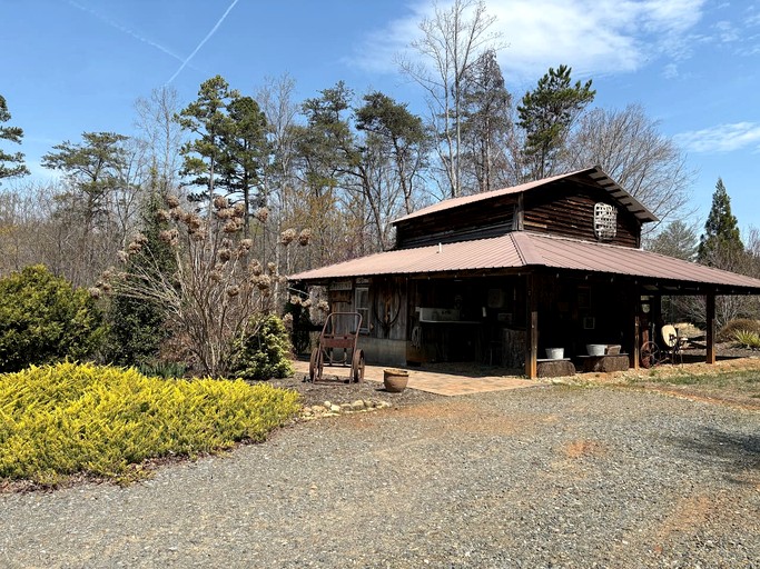 Cabins (United States of America, Tobaccoville, North Carolina)