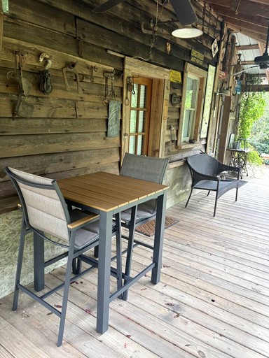 Cabins (United States of America, Tobaccoville, North Carolina)