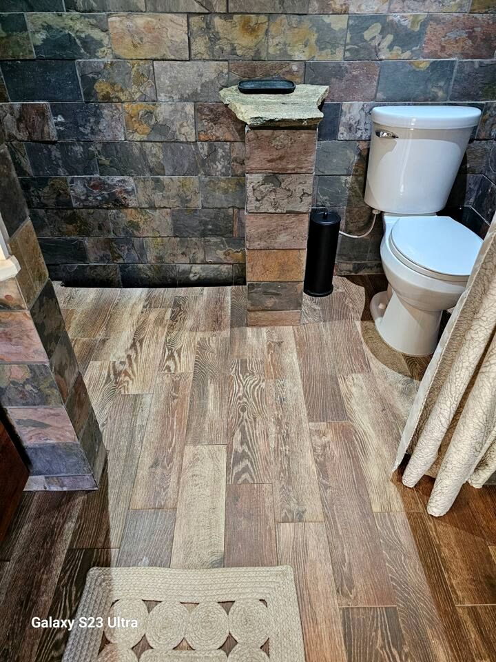 Historic Restored Tobacco Barn Retreat with Private Hot Tub near Pilot Mountain in Tobaccoville, North Carolina