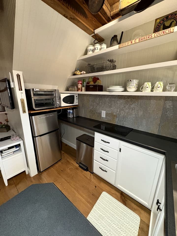 Historic Restored Tobacco Barn Retreat with Private Hot Tub near Pilot Mountain in Tobaccoville, North Carolina