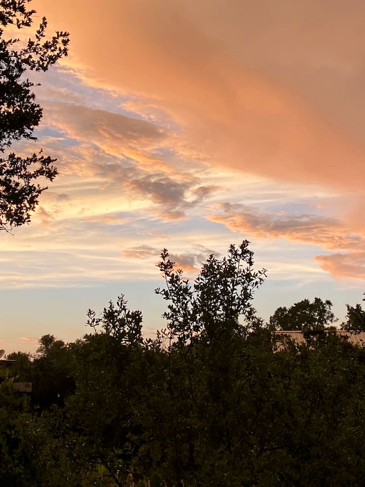 Charming King-Size Cabin with Wi-Fi and Deck in Fredericksburg, Texas