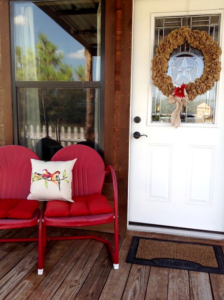 Charming King-Size Cabin with Wi-Fi and Deck in Fredericksburg, Texas