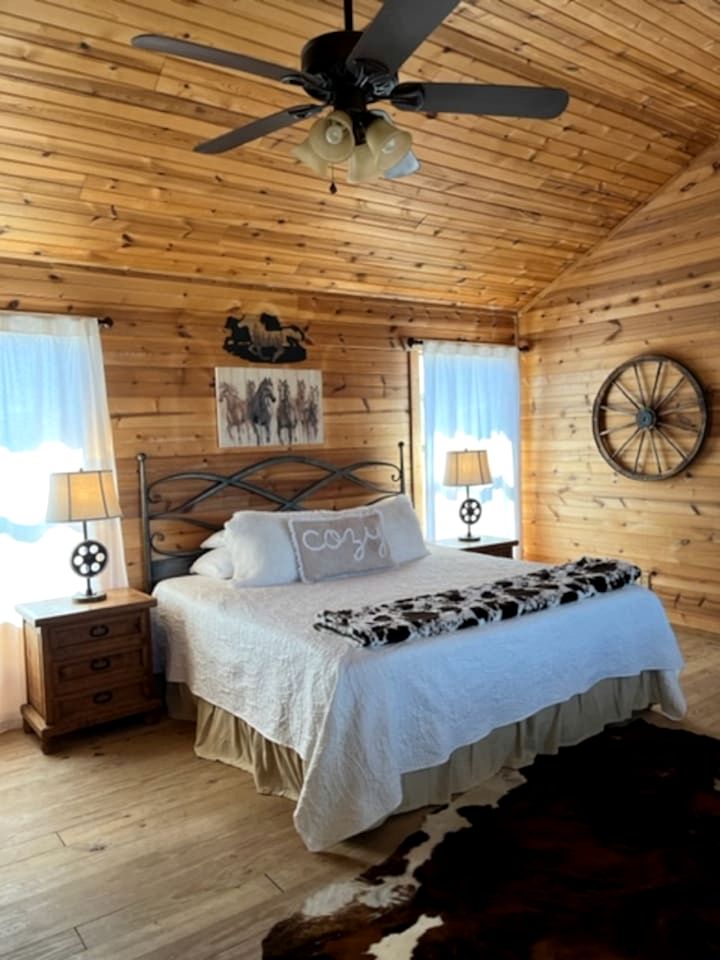 Charming King-Size Cabin with Wi-Fi and Deck in Fredericksburg, Texas