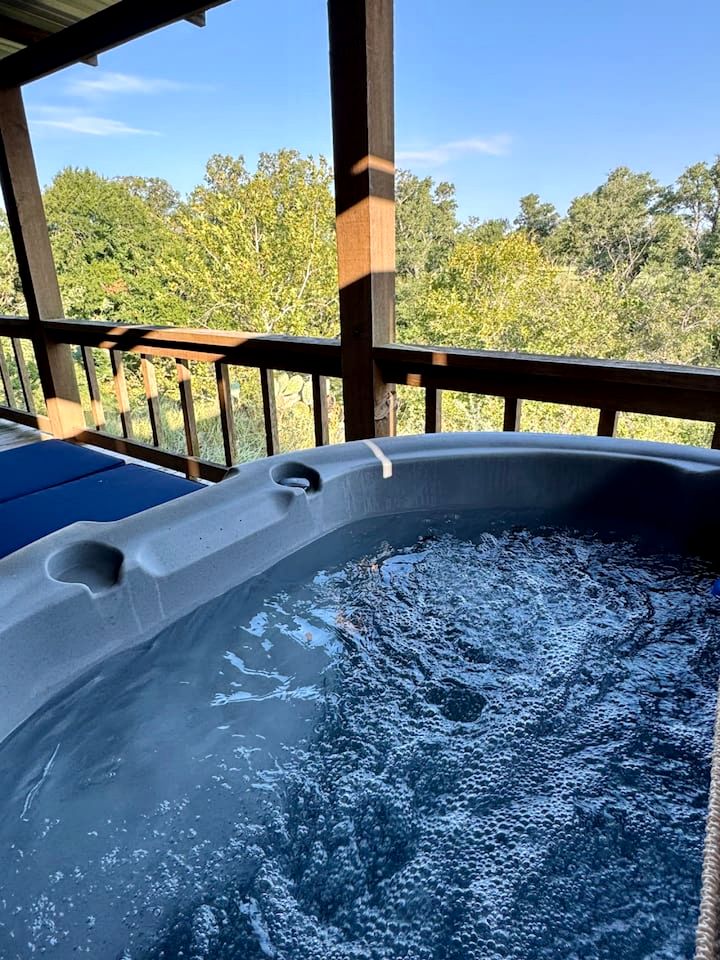 Charming King-Size Cabin with Wi-Fi and Deck in Fredericksburg, Texas