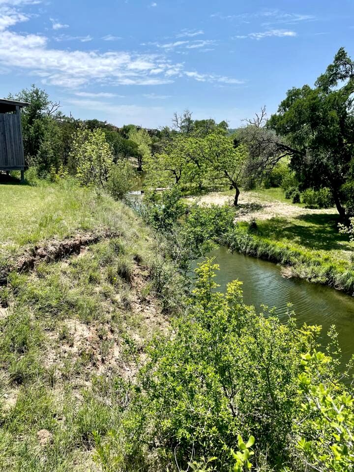 Charming King-Size Cabin with Wi-Fi and Deck in Fredericksburg, Texas
