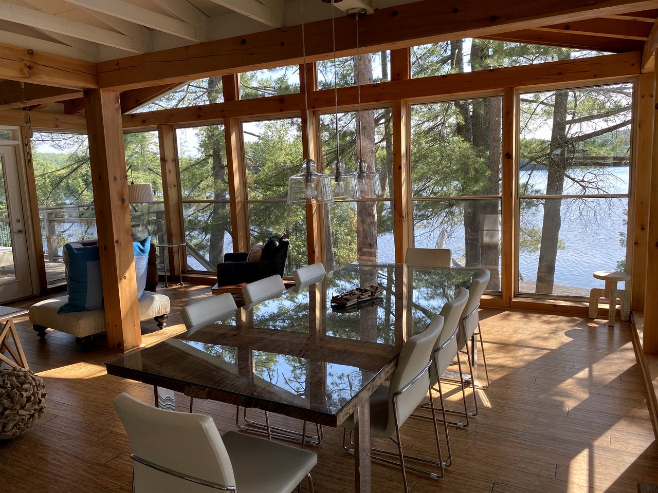 Charming Lake Cottage in Val des Monts, Quebec