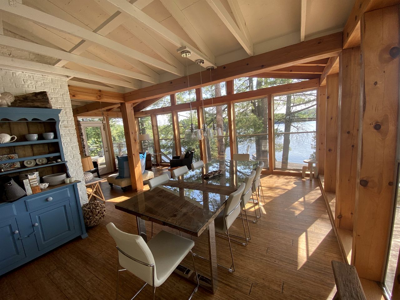 Charming Lake Cottage in Val des Monts, Quebec