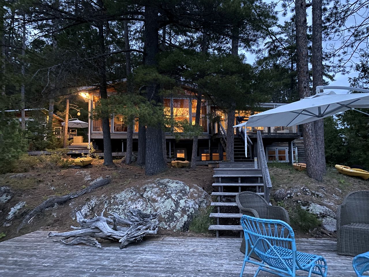 Charming Lake Cottage with Pool Table Amazing for Water Activities in Val des Monts, Quebec