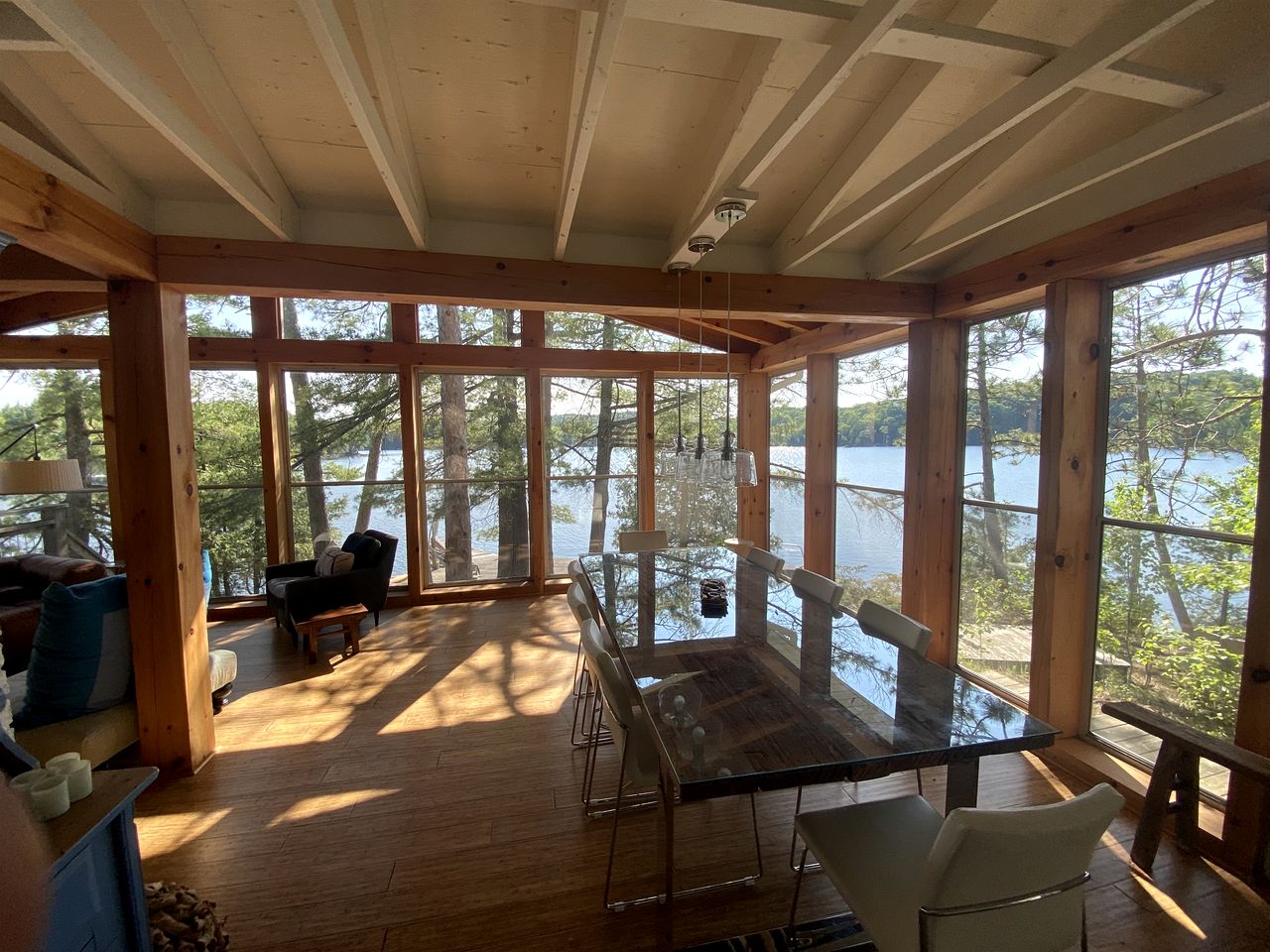 Charming Lake Cottage in Val des Monts, Quebec