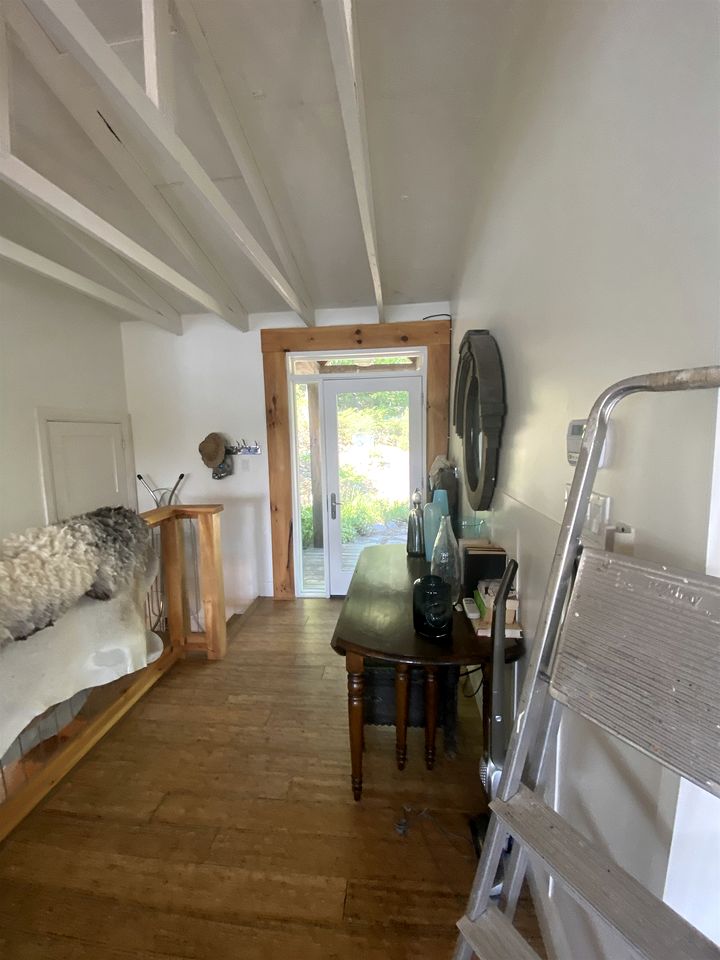 Charming Lake Cottage in Val des Monts, Quebec