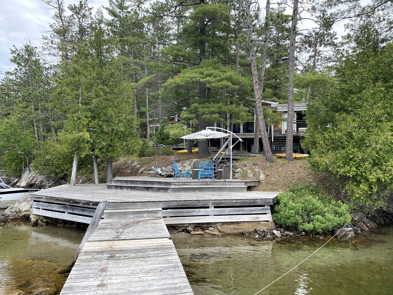 Charming Lake Cottage in Val des Monts, Quebec