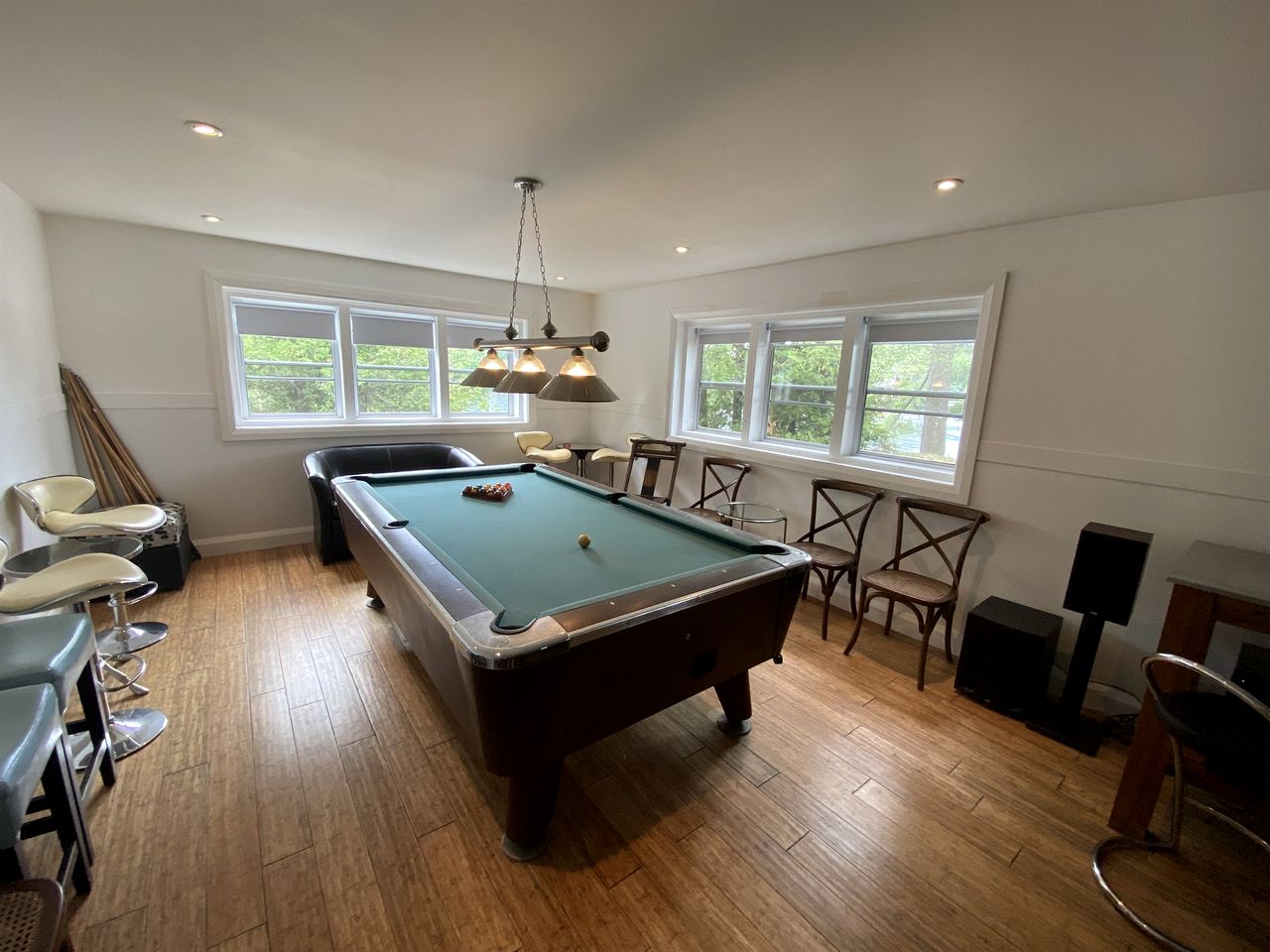 Charming Lake Cottage in Val des Monts, Quebec